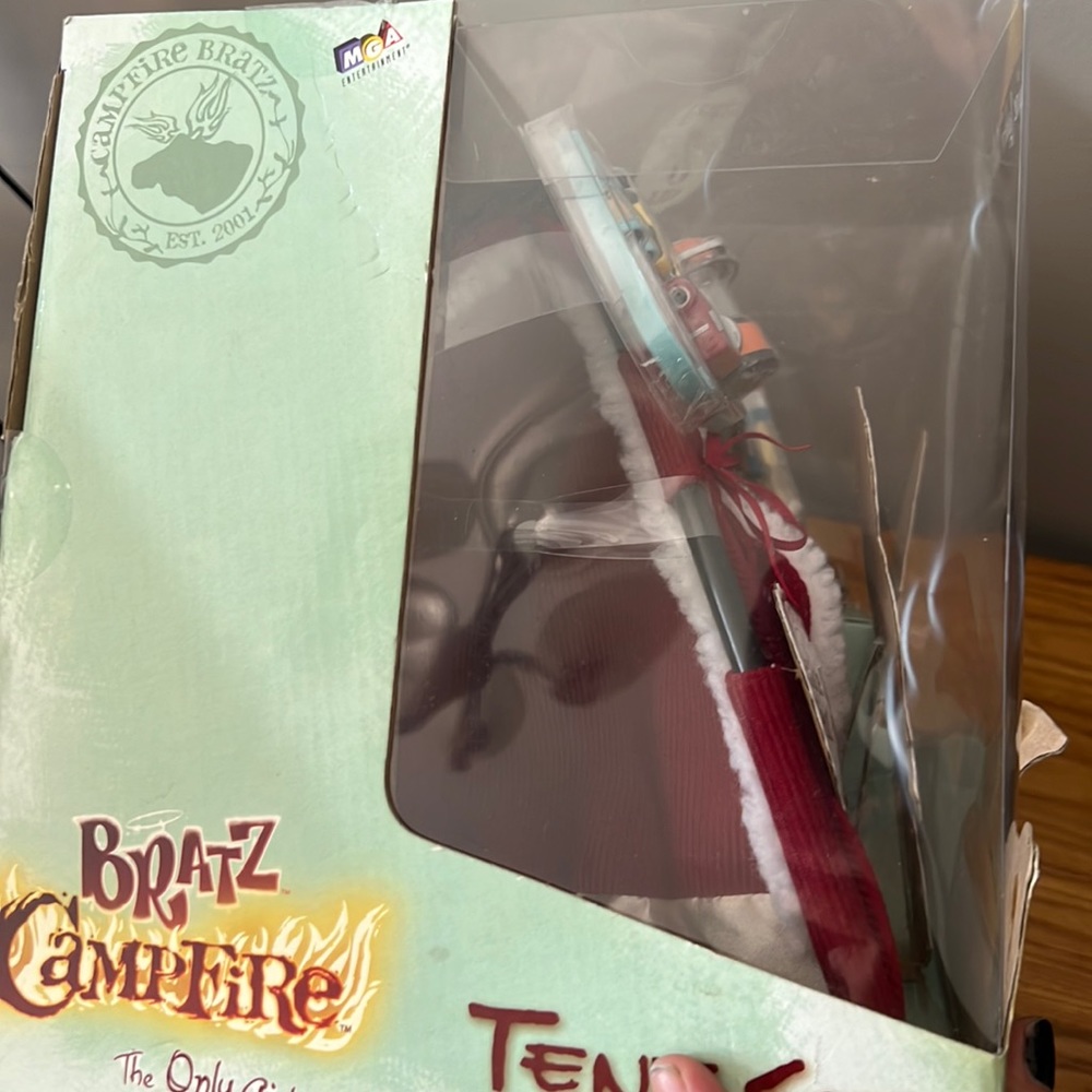 NRFB Bratz Campfire Tent Set Playset - Picture 8 of 11
